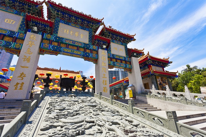 ่วัดดังฮ่องกง วัดหวังต้าเซียน หรือ วัดซิก ซิก หยวน หว่องไทซิน  (Wong Tai Sin Temple)