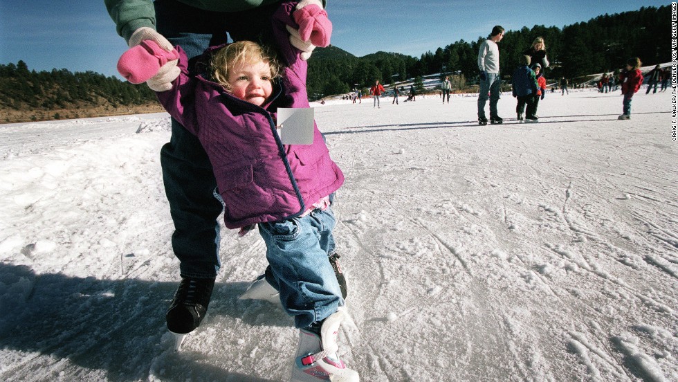 หนาวนี้ไปเล่นสเก็ตน้ำแข็ง กับ 10 ลานสเก็ตที่สวยที่สุดในโลก