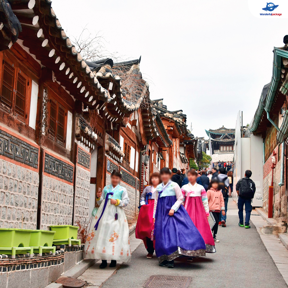 หมู่บ้านบุกชอนฮันอก (Bukchon Hanok Village)