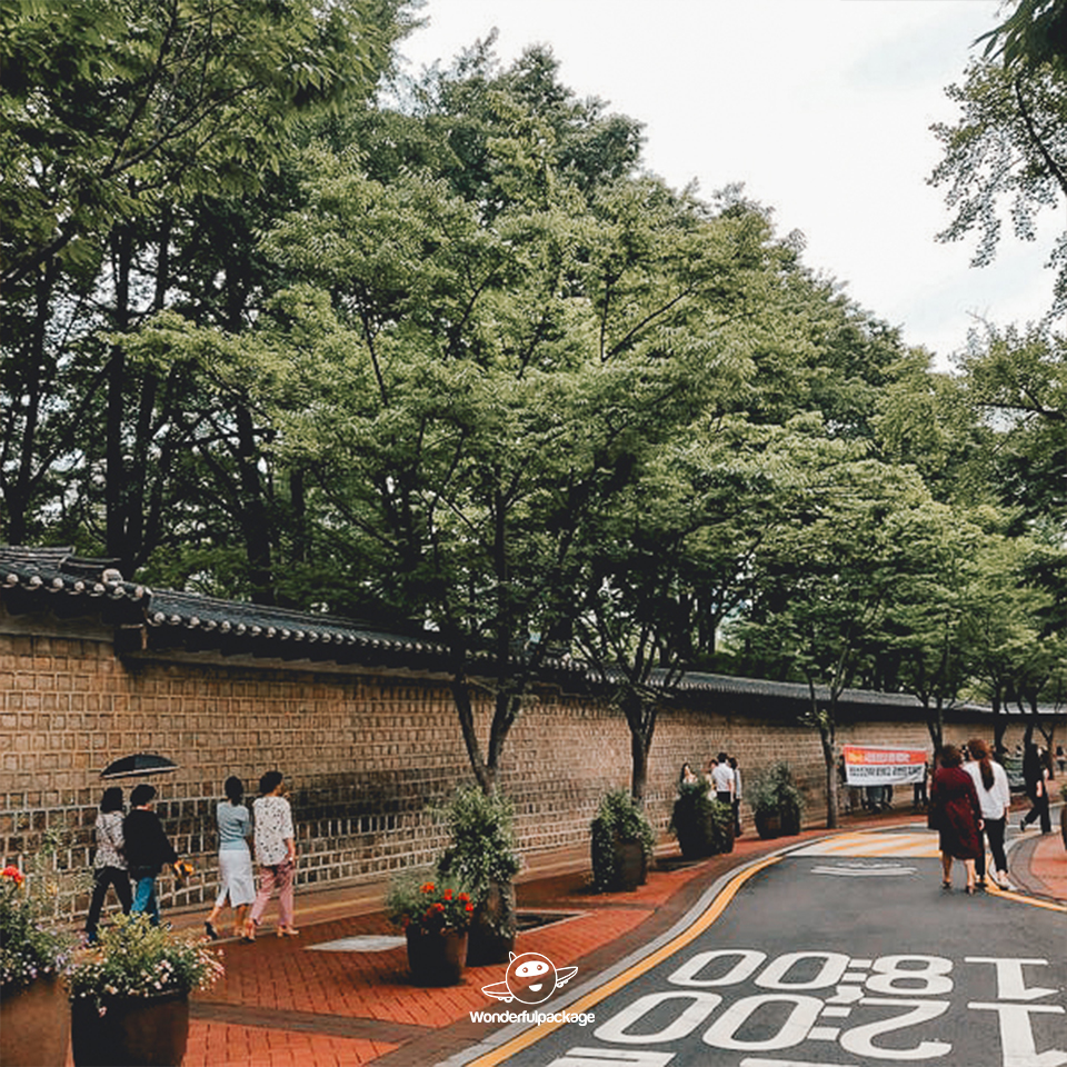 ถนนสายโรแมนติกถ็อกซูกุง (Deoksugung Stone-wall Road)