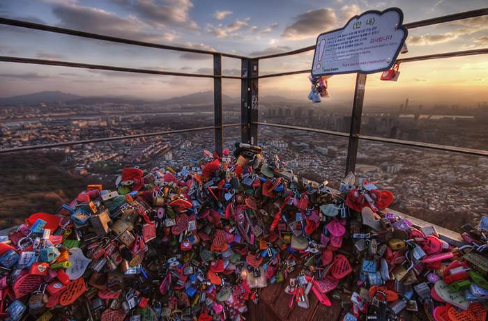 หอคอยเอ็นโซล หรือ โซลทาวเวอร์ ( N Seoul tower)