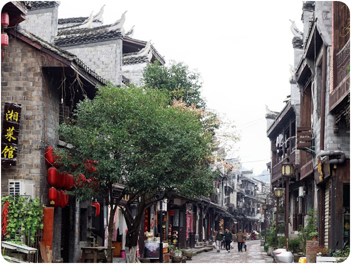 ทัวร์ส่วนตัวจางเจียเจี้ยถ้ำประตูสวรรค์ เมืองโบราณเฟิ่งหวง 5 วัน 4 คืน