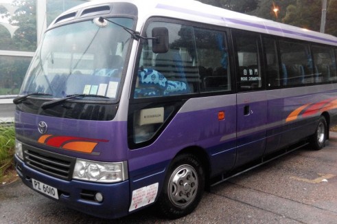 รถมินิบัส 24 ที่นั่ง กรุ๊ปส่วนตัวแบบหมู่คณะ รับส่งระหว่างสนามบินฮ่องกง (HKG) และโรงแรมในเกาะฮ่องกง, เกาลูน (สำหรับ 24 คน) ฟรี! ซิมเน็ต+โทรฟรี